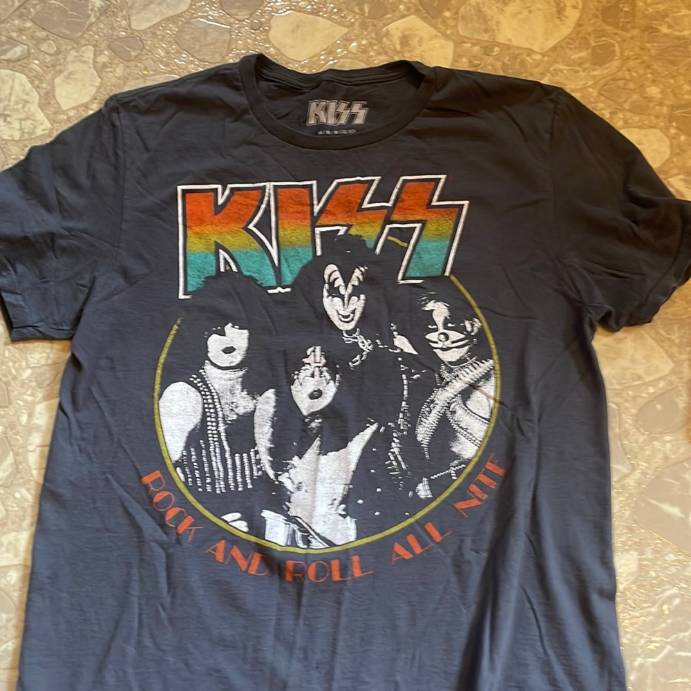 Kiss band tee size medium, gray